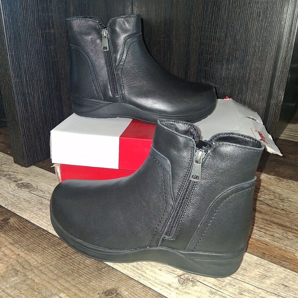 Propèt Women's Delphi Black Leather Scotchguard Ankle Boot Size 7.5